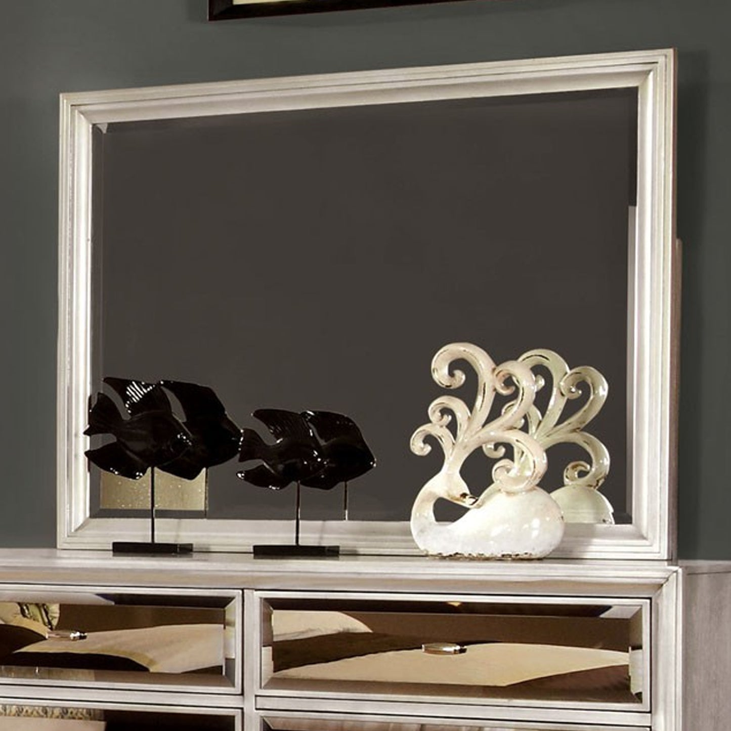 GOLVA Mirror in Silver finish